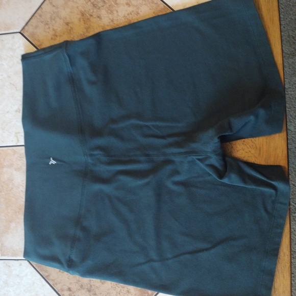 Shorts - Picture 2 of 4